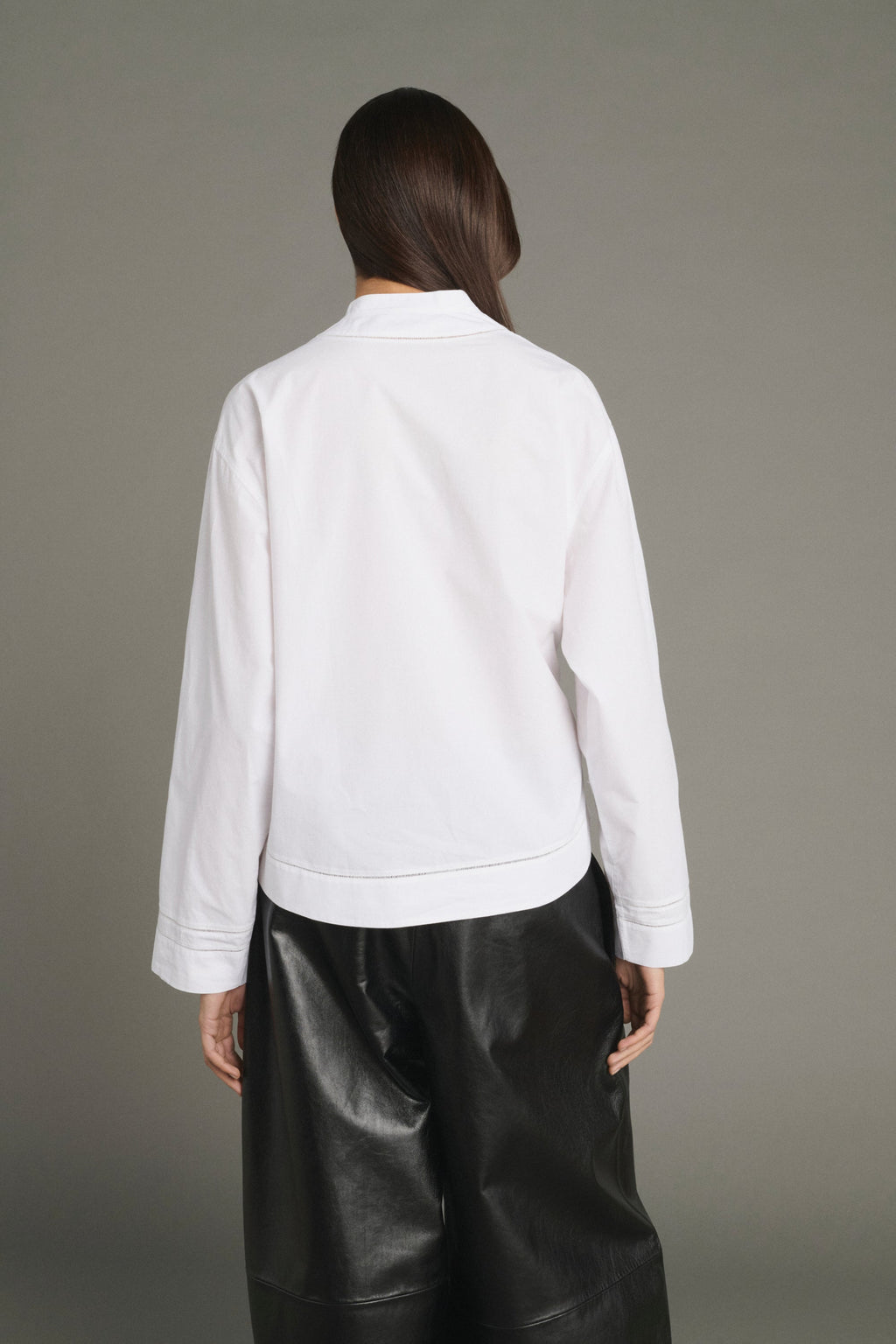 Chemise brodée à jours échelle et double boutonnage