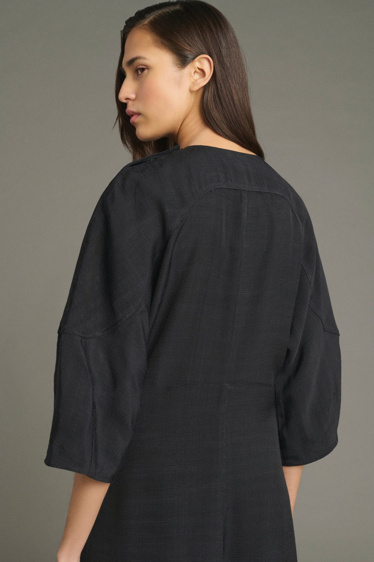 Robe structurée à manches trois-quarts