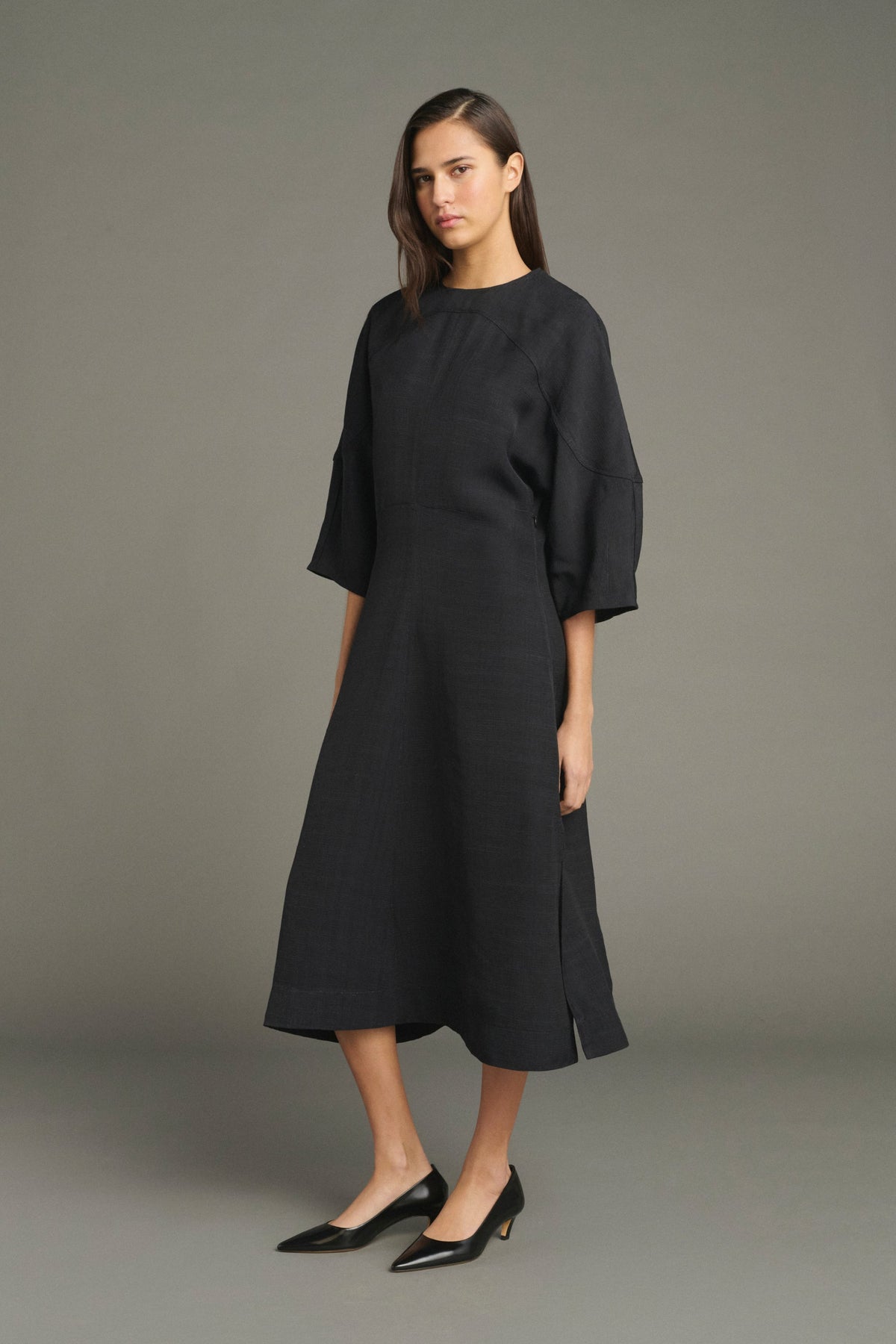 Robe structurée à manches trois-quarts