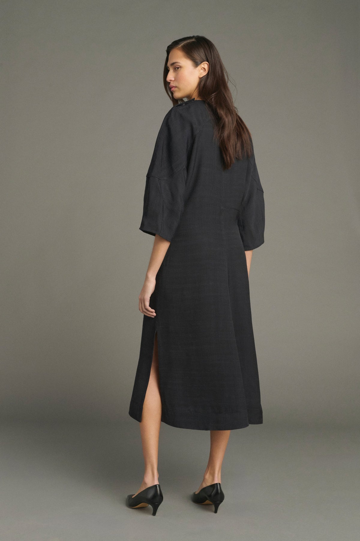Robe structurée à manches trois-quarts