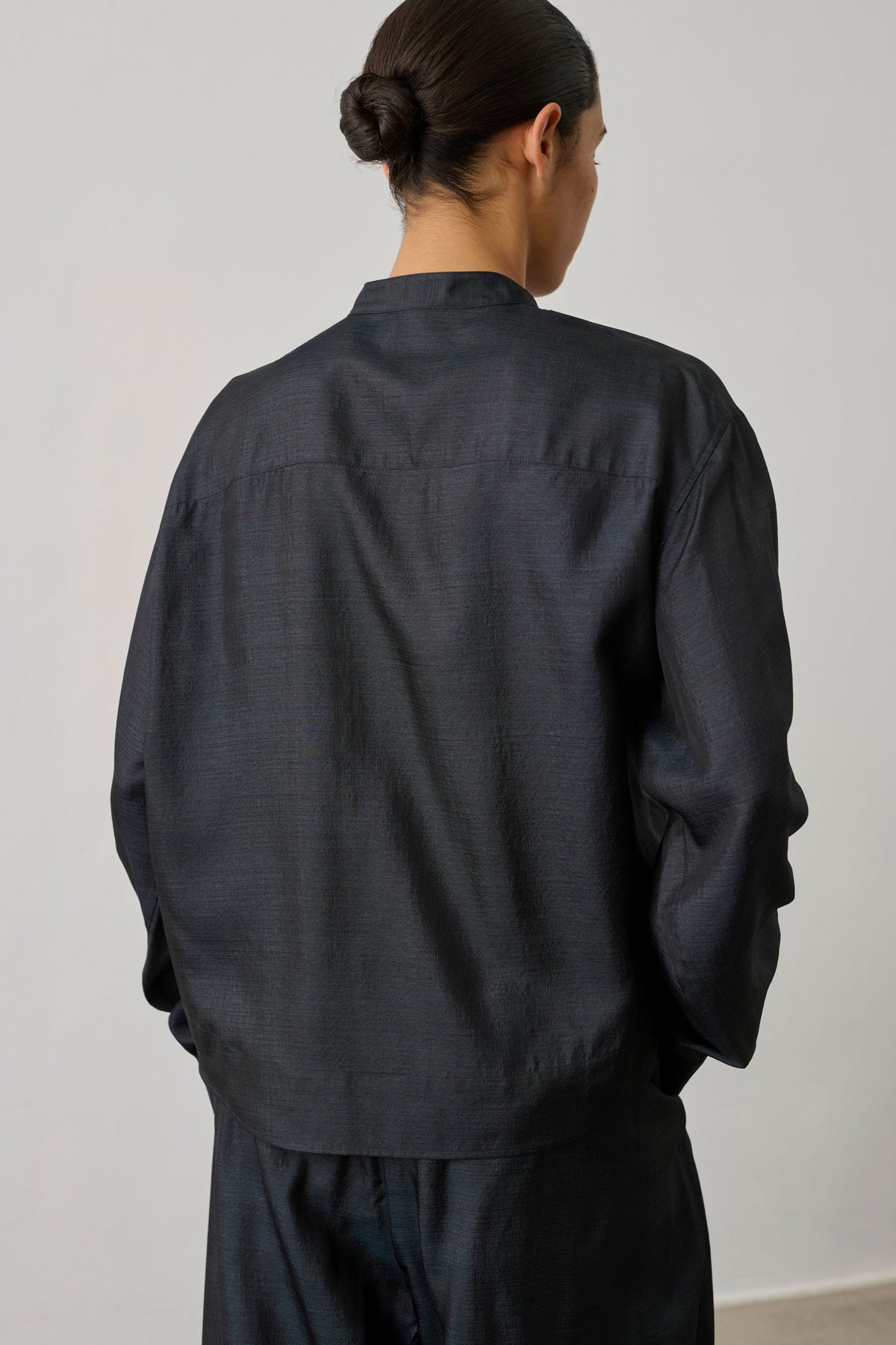 Chemise à double boutonnage en soie texturée