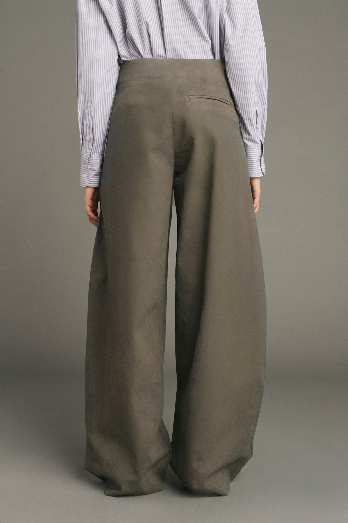 Jean barrel ajusté à la taille