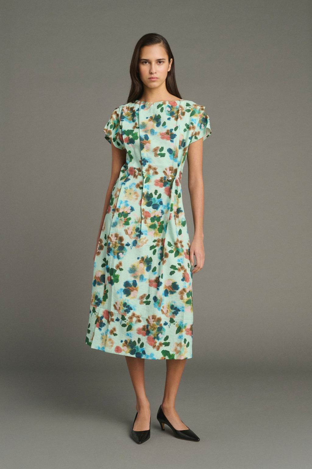 Robe en soie à pinces asymétriques