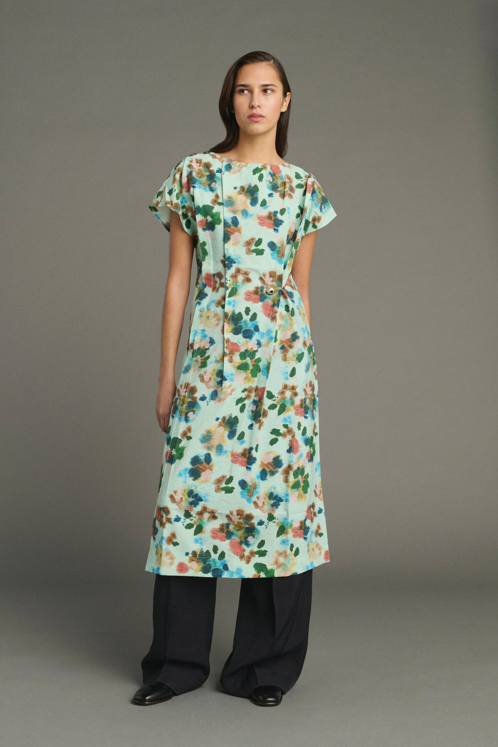 Robe en soie à pinces asymétriques