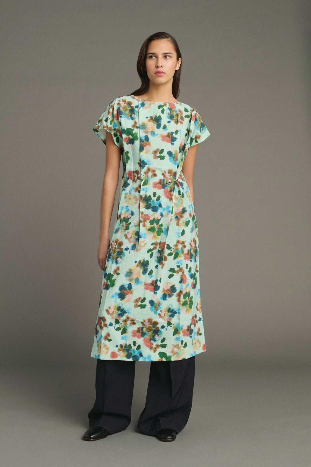 Robe en soie à pinces asymétriques