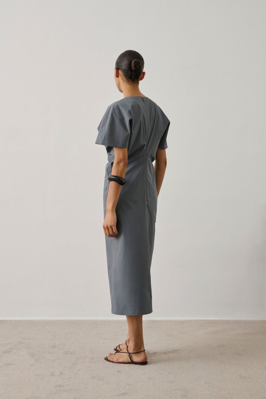 Robe en soie drapée