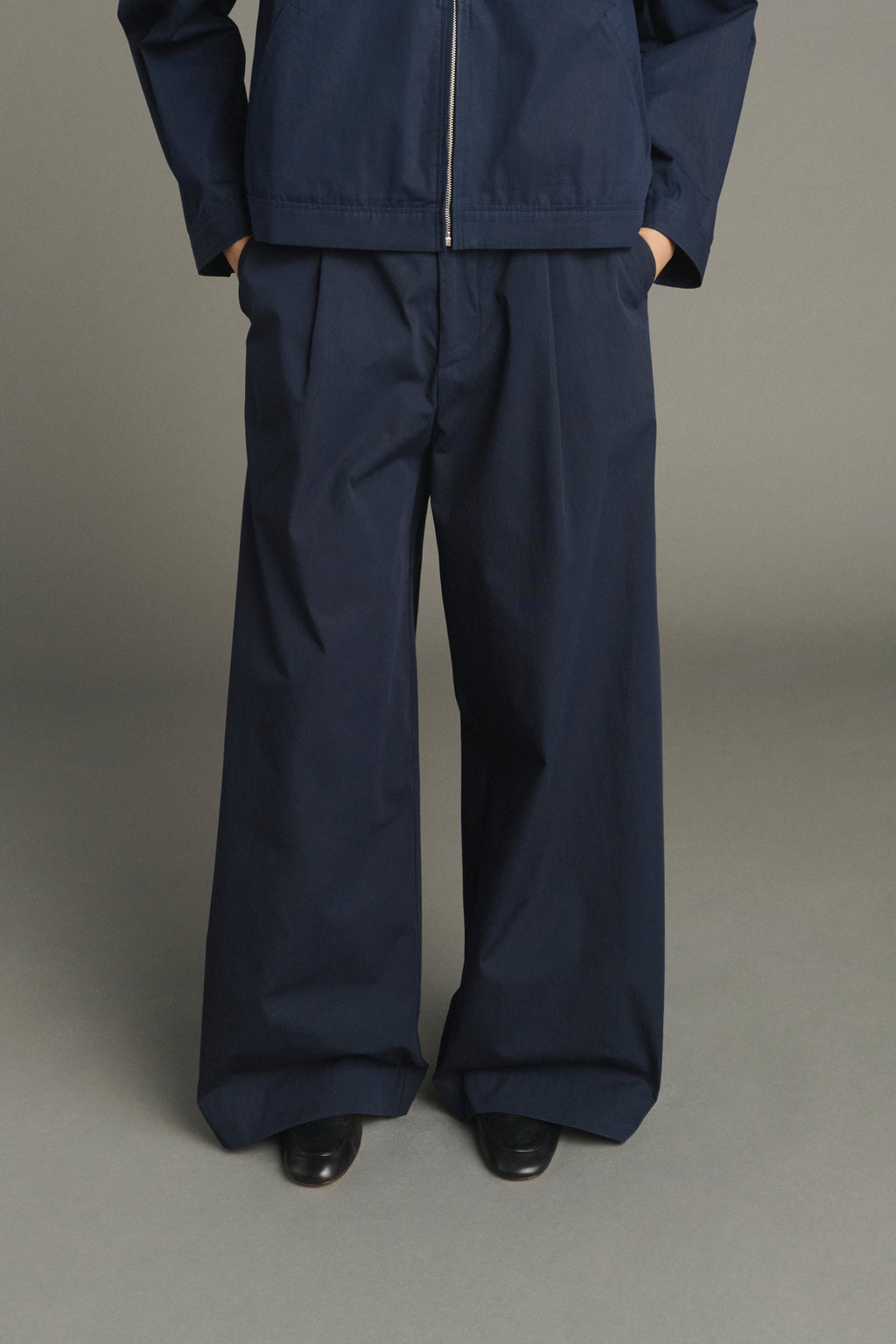 Pantalon léger à cordons en popeline glacée