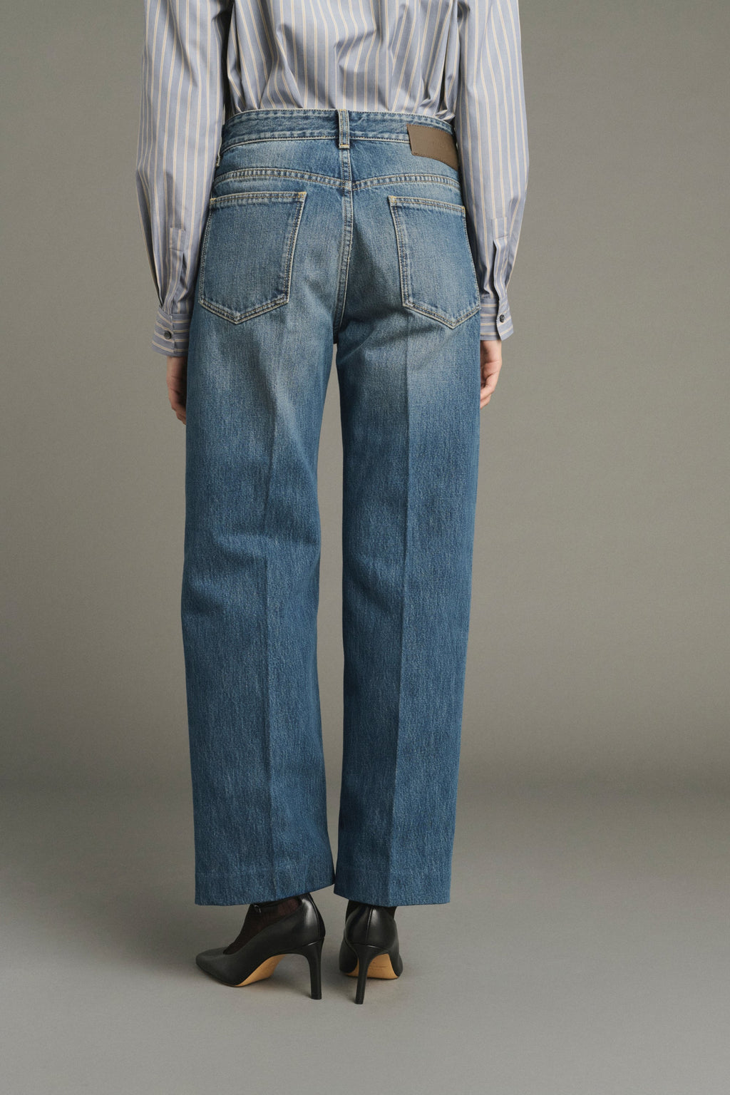 Jean à pli marchand en denim delavé