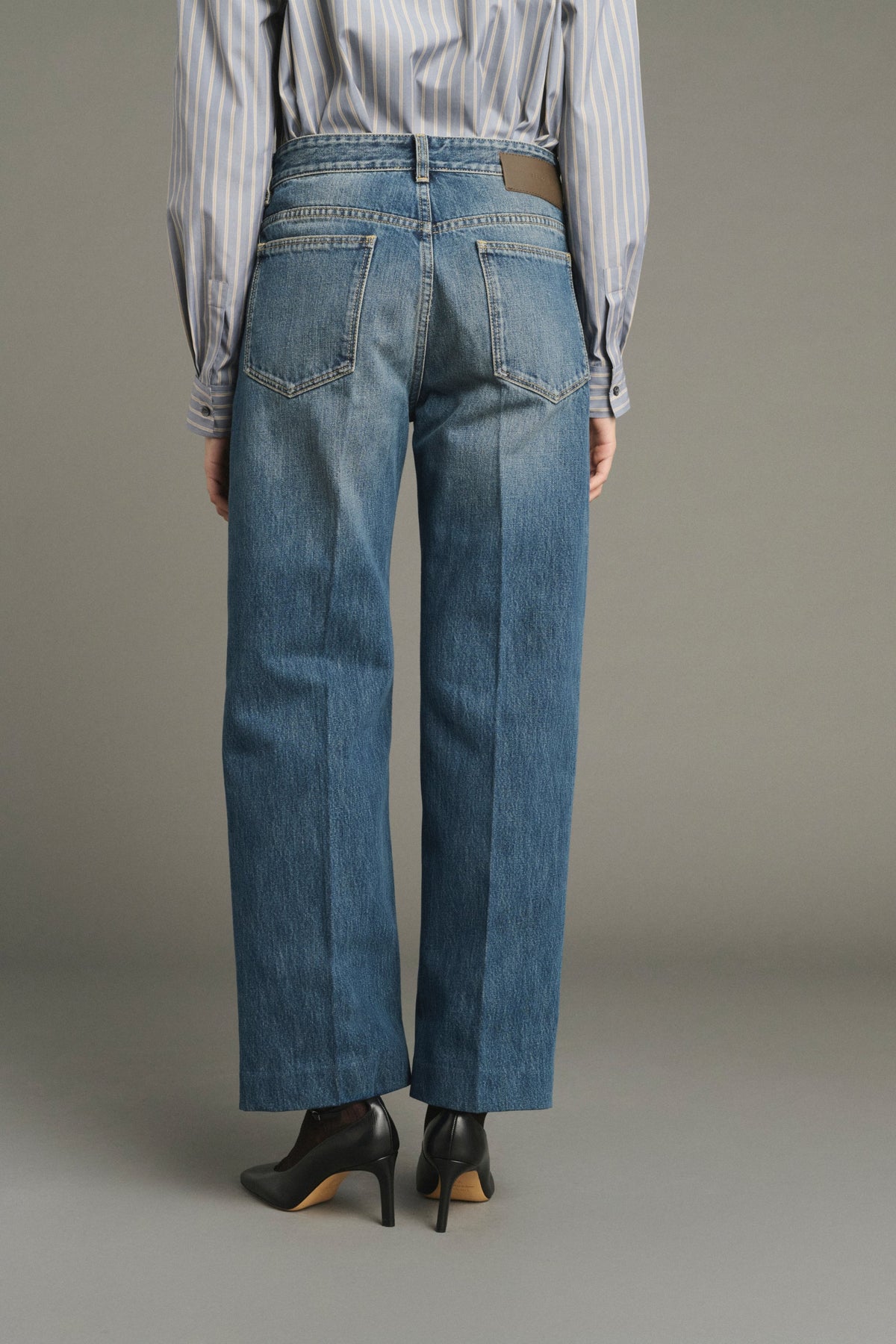 Jean à pli marchand en denim delavé