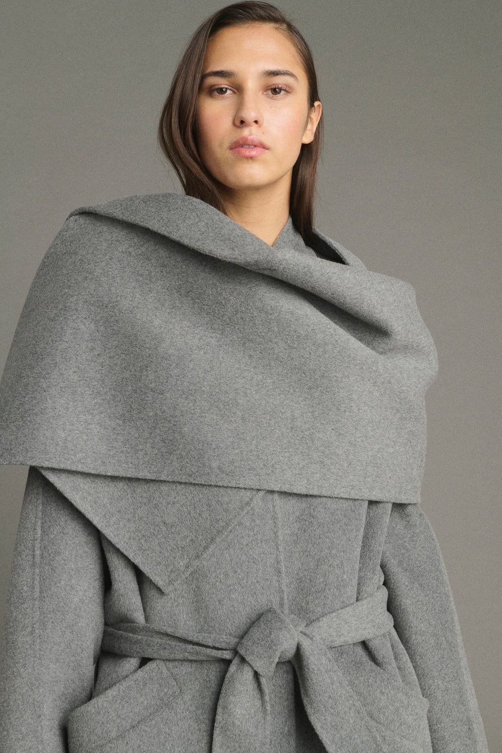 Cape boutonnée en laine double face