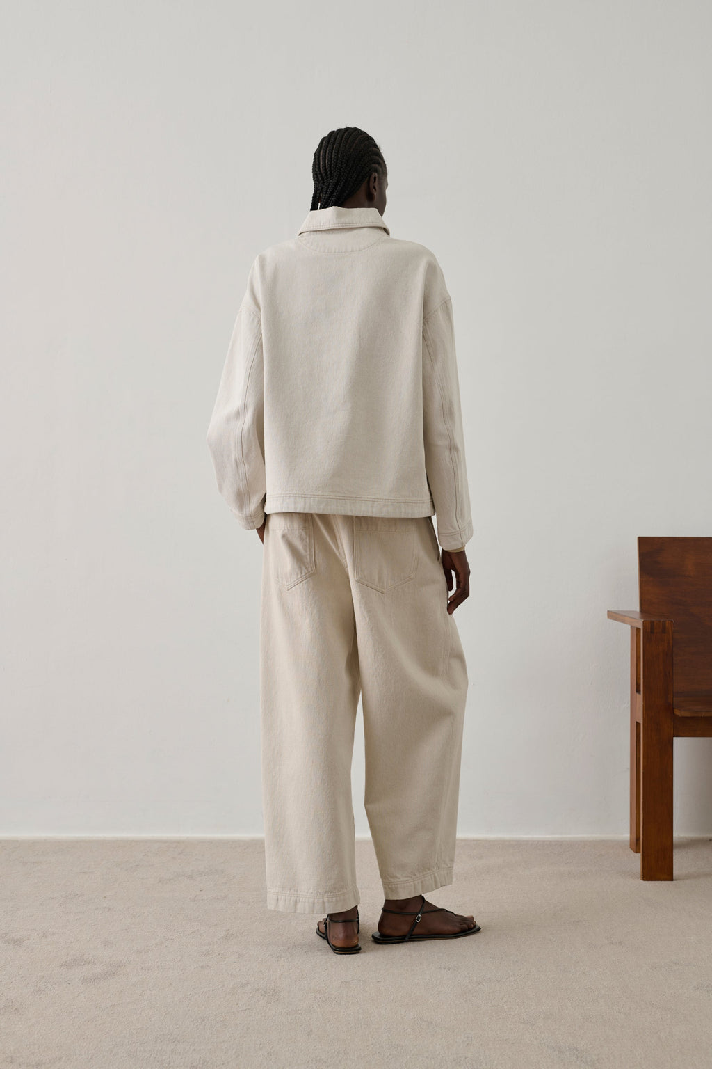 Pantalon coupe large et incurvée en denim