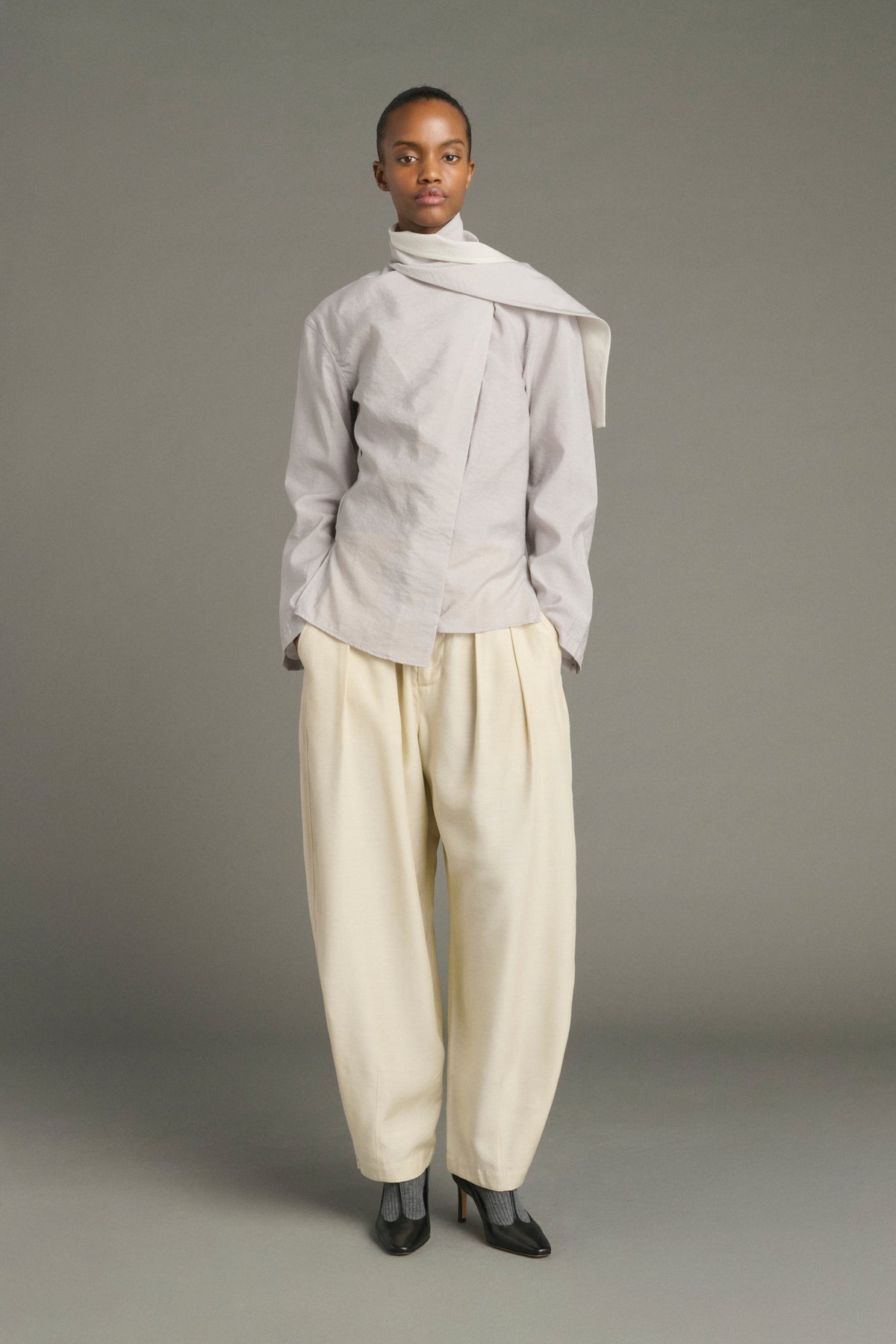 Blouse contrastée à col foulard