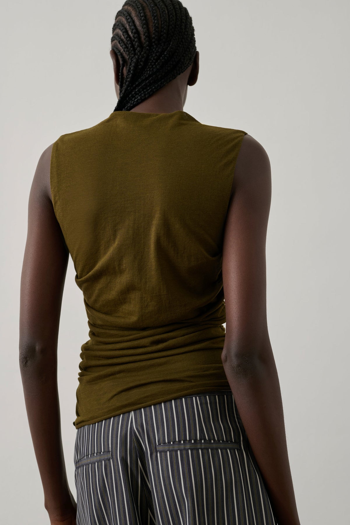 Tee-shirt sans manches en coton drapé