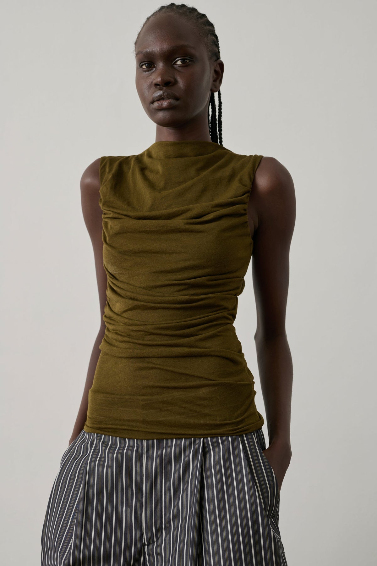 Tee-shirt sans manches en coton drapé