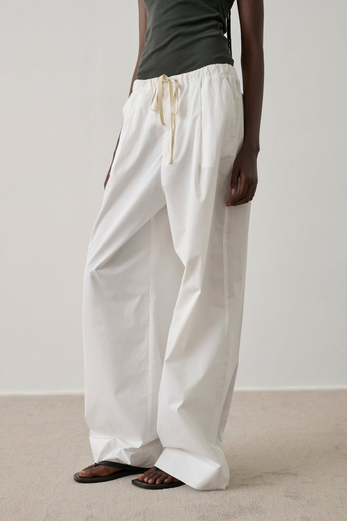 Pantalon à cordons en toile de coton glacée