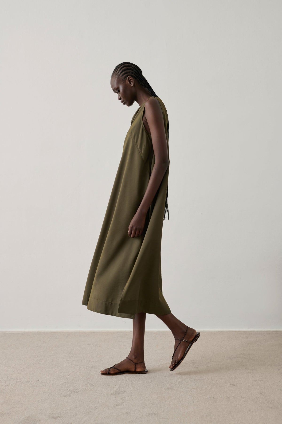Robe asymétrique en toile fluide