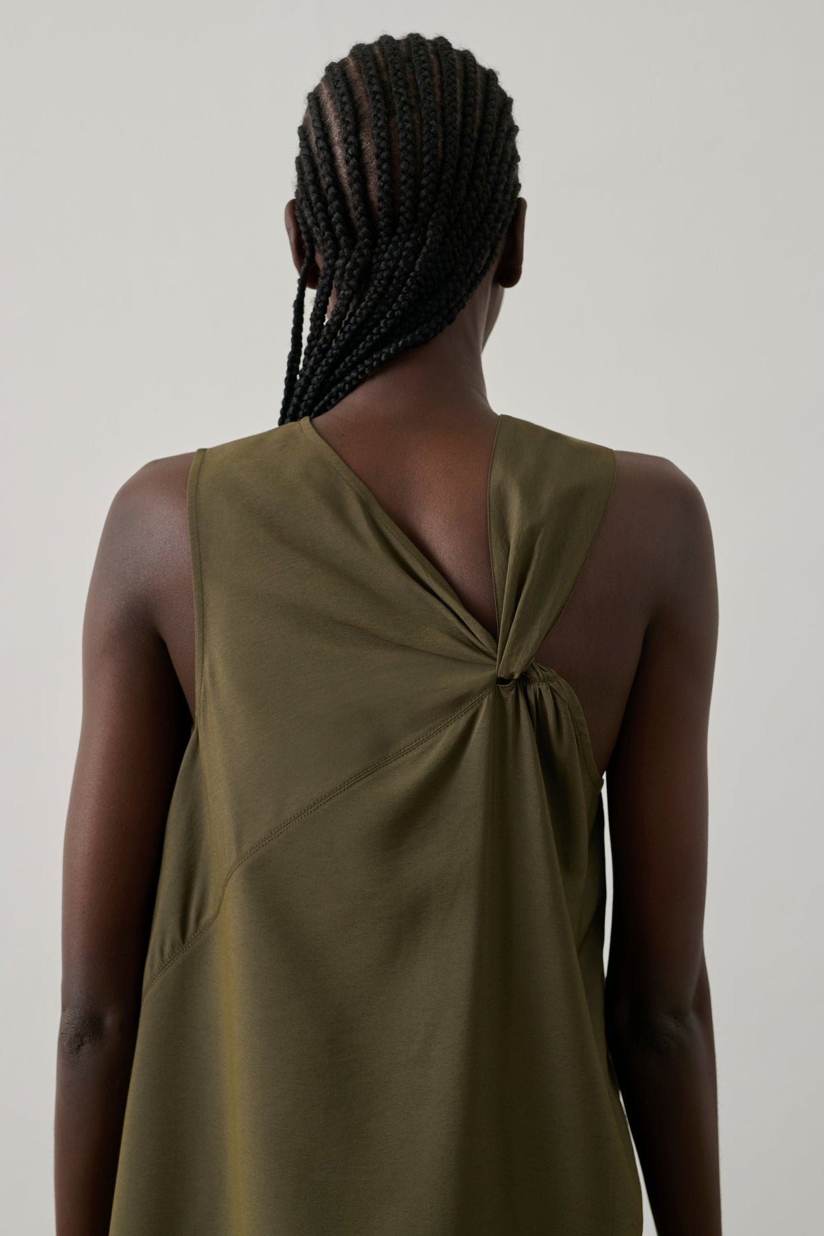 Robe asymétrique en toile fluide