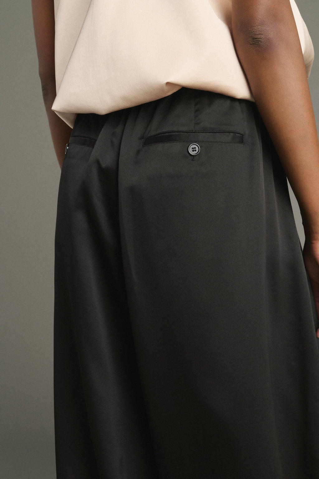 Pantalon ballon en satin de soie