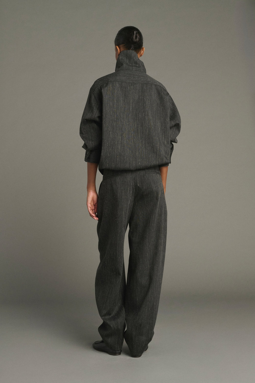 Pantalon arrondi à bas de jambe pincé
