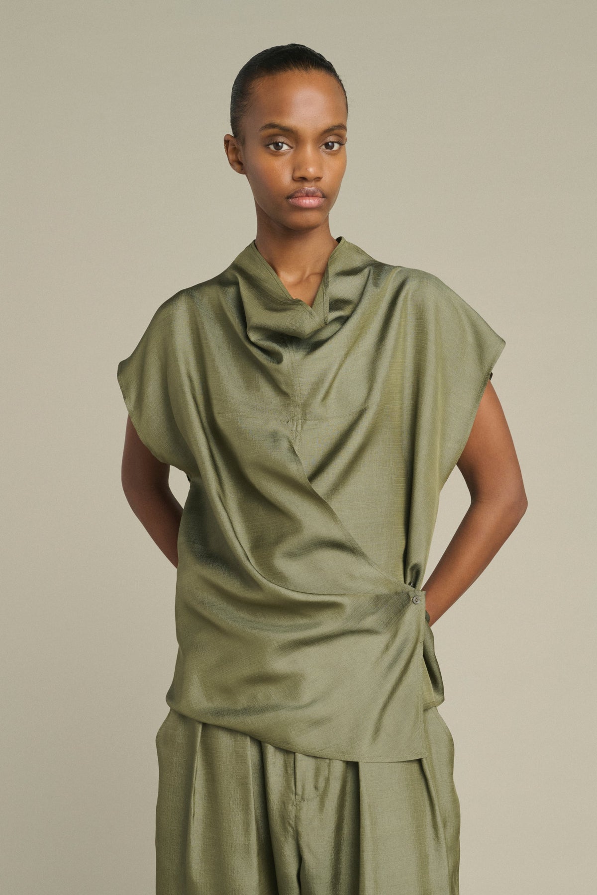 Blouse croisée en soie texturée