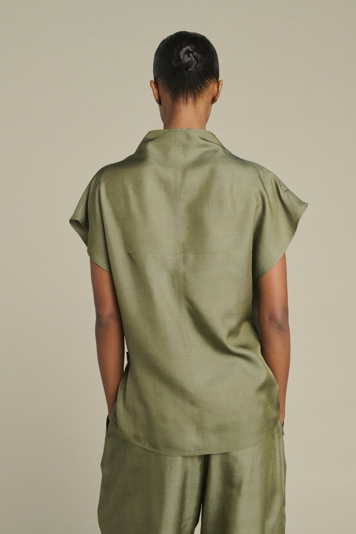 Blouse croisée en soie texturée