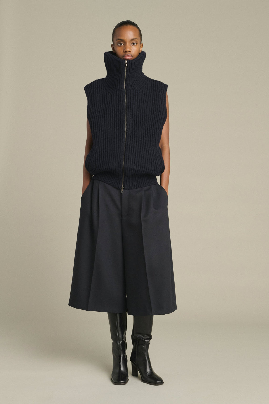 Cardigan oversize sans manches en côtes anglaises