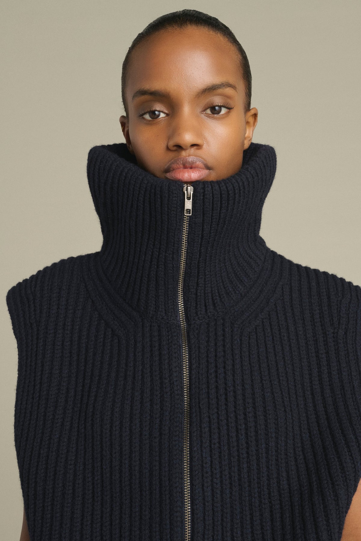 Cardigan oversize sans manches en côtes anglaises