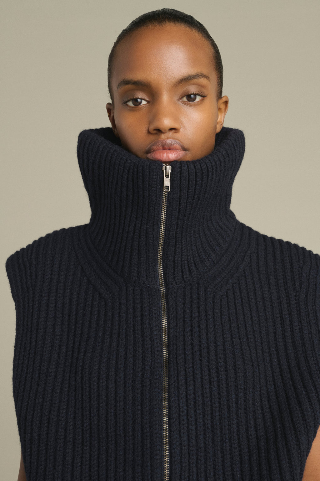 Cardigan oversize sans manches en côtes anglaises