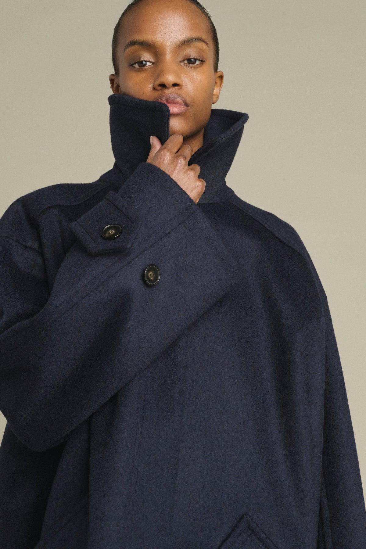 Manteau court oversize en drap de laine