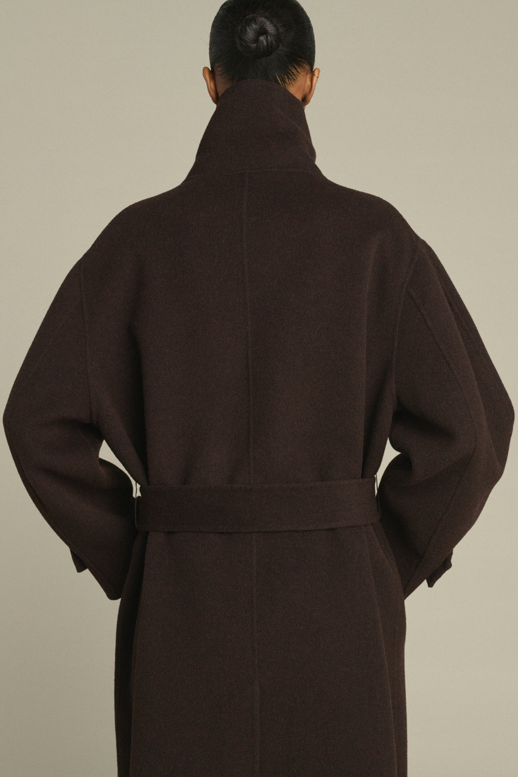 Manteau ceinturé à col haut en laine double face