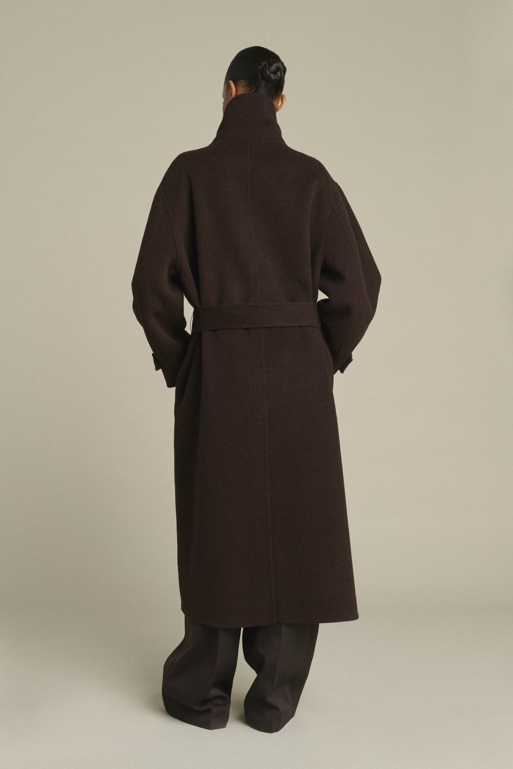 Manteau ceinturé à col haut en laine double face