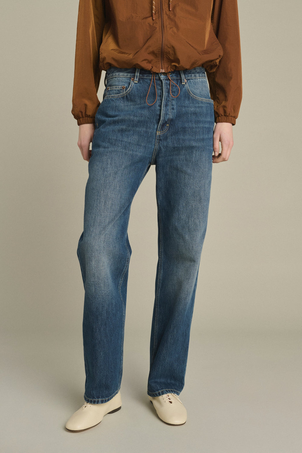 Jean étroit en denim délavé