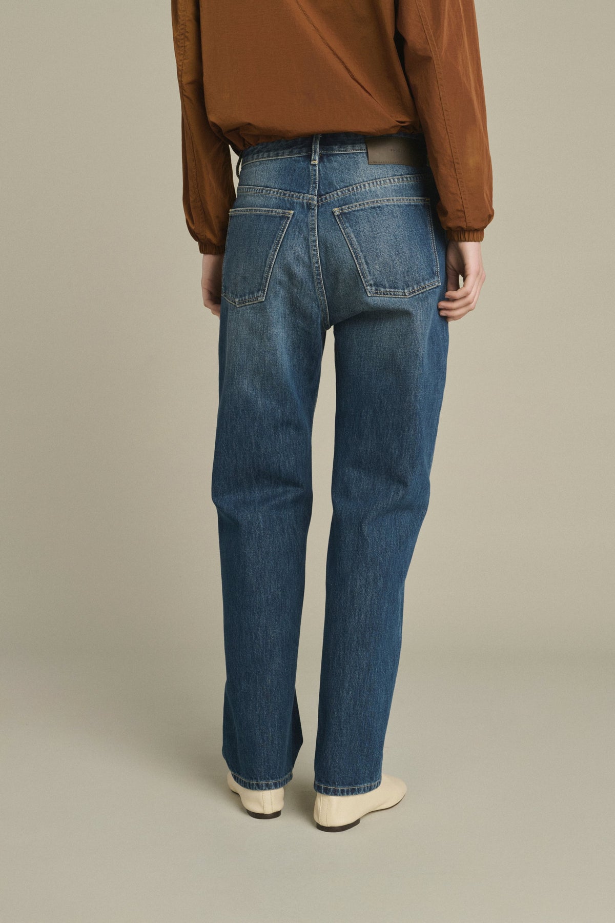 Jean étroit en denim noir sépia