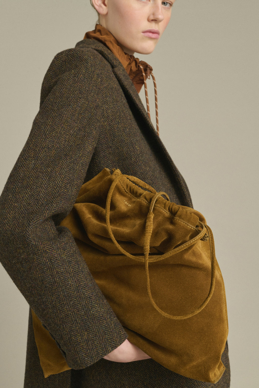 Sac froncé en croûte de cuir