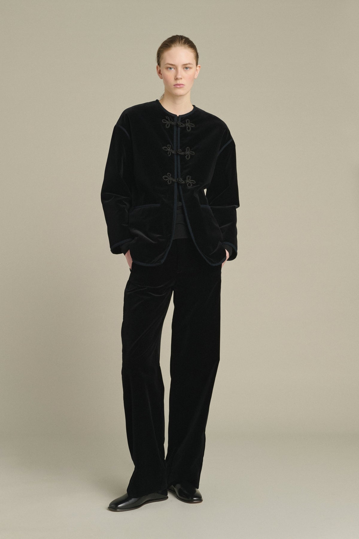 Veste à brandebourgs en velours lisse