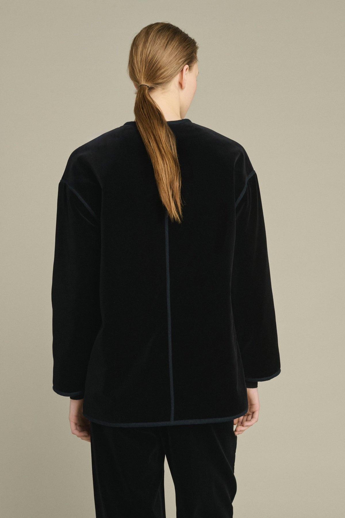 Veste à brandebourgs en velours lisse