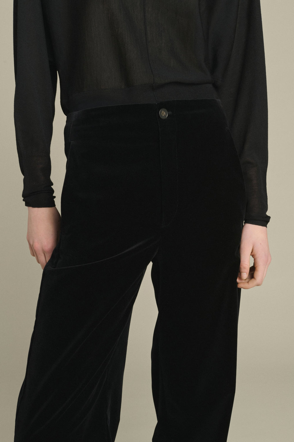Pantalon droit en velours lisse