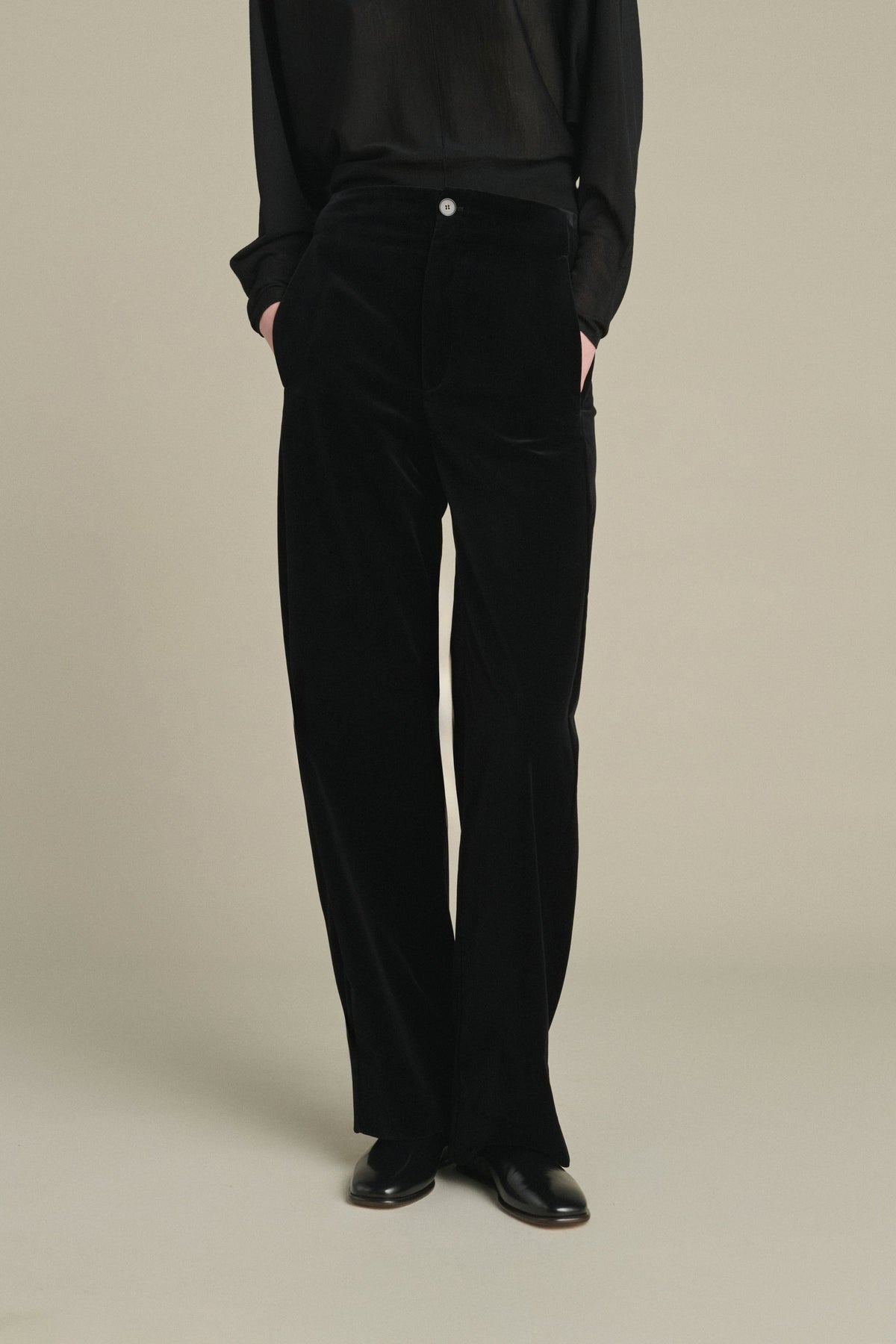 Pantalon droit en velours lisse