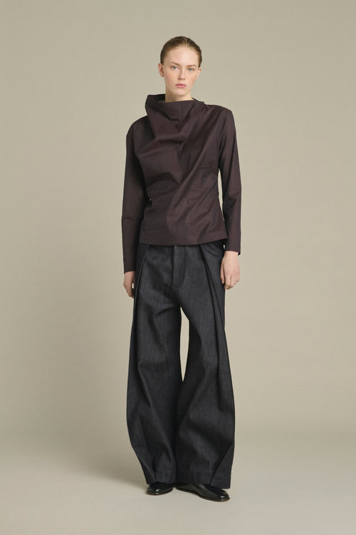 Blouse cintrée à coupe asymétrique