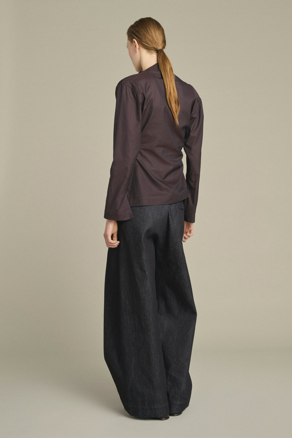 Blouse cintrée à coupe asymétrique