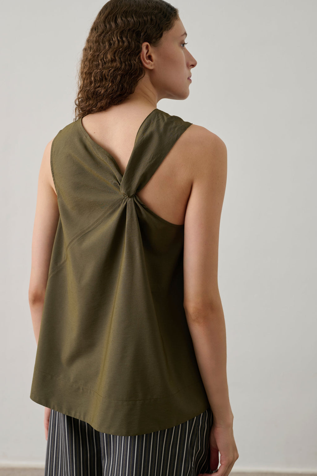 Top asymétrique en toile fluide