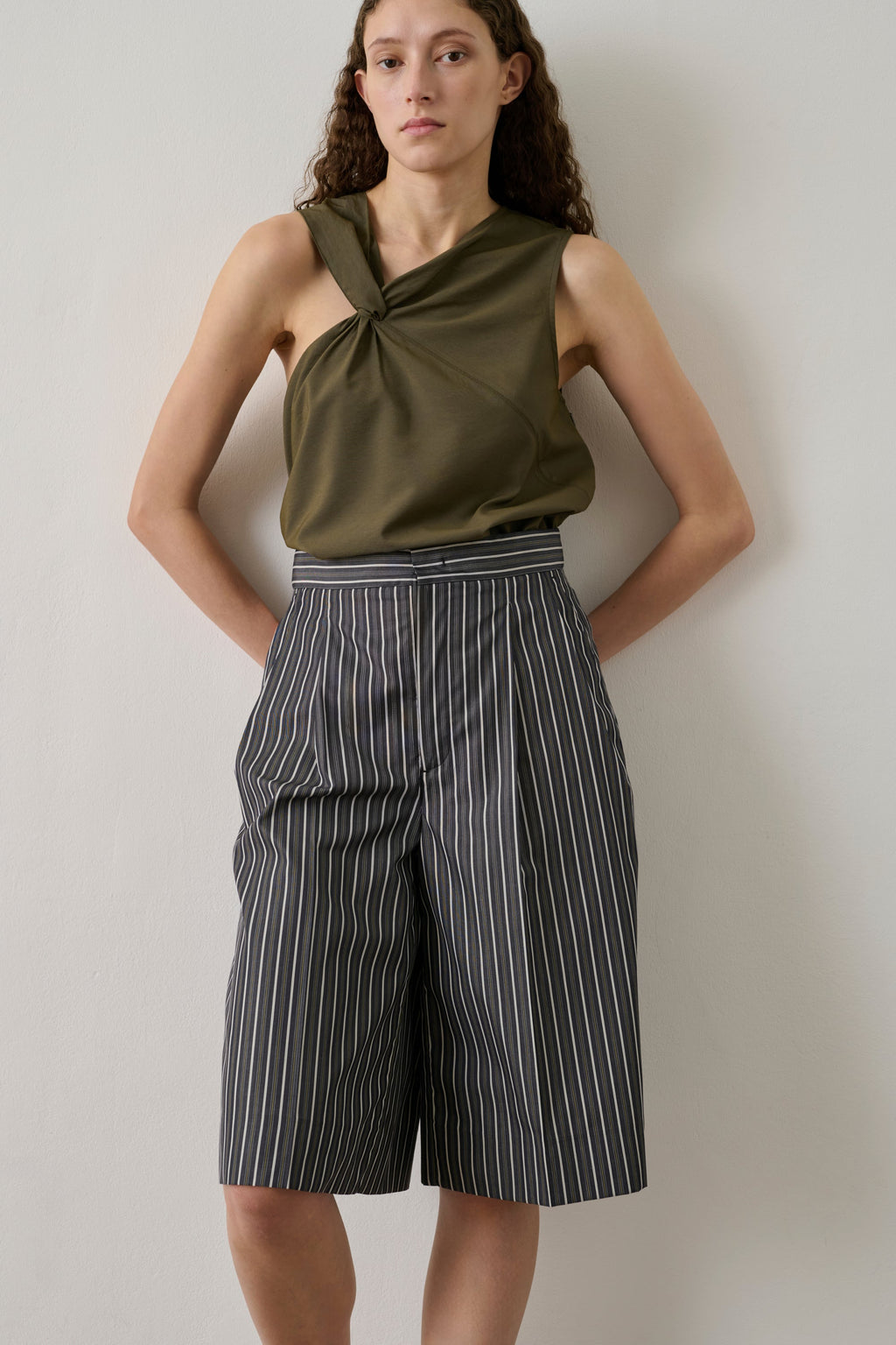 Top asymétrique en toile fluide