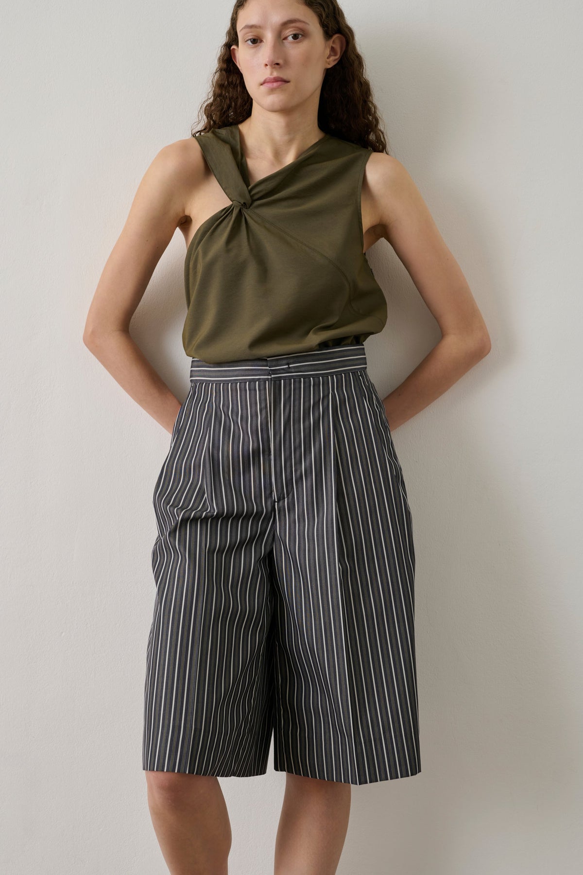 Top asymétrique en toile fluide