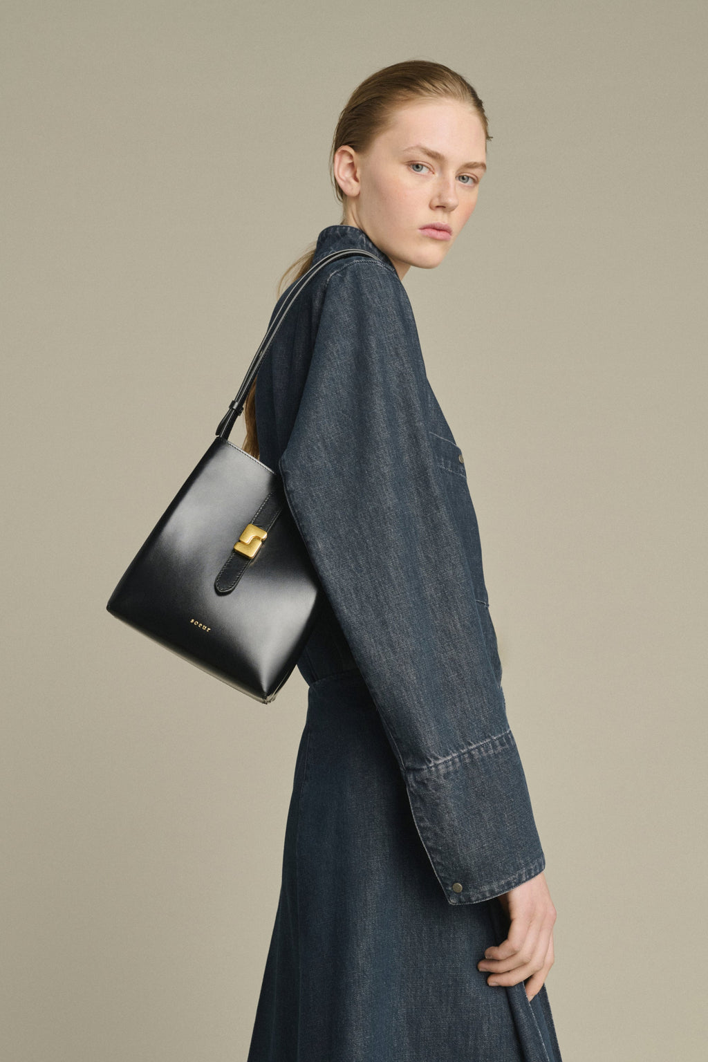 Petit sac seau à boucle S en croûte de cuir