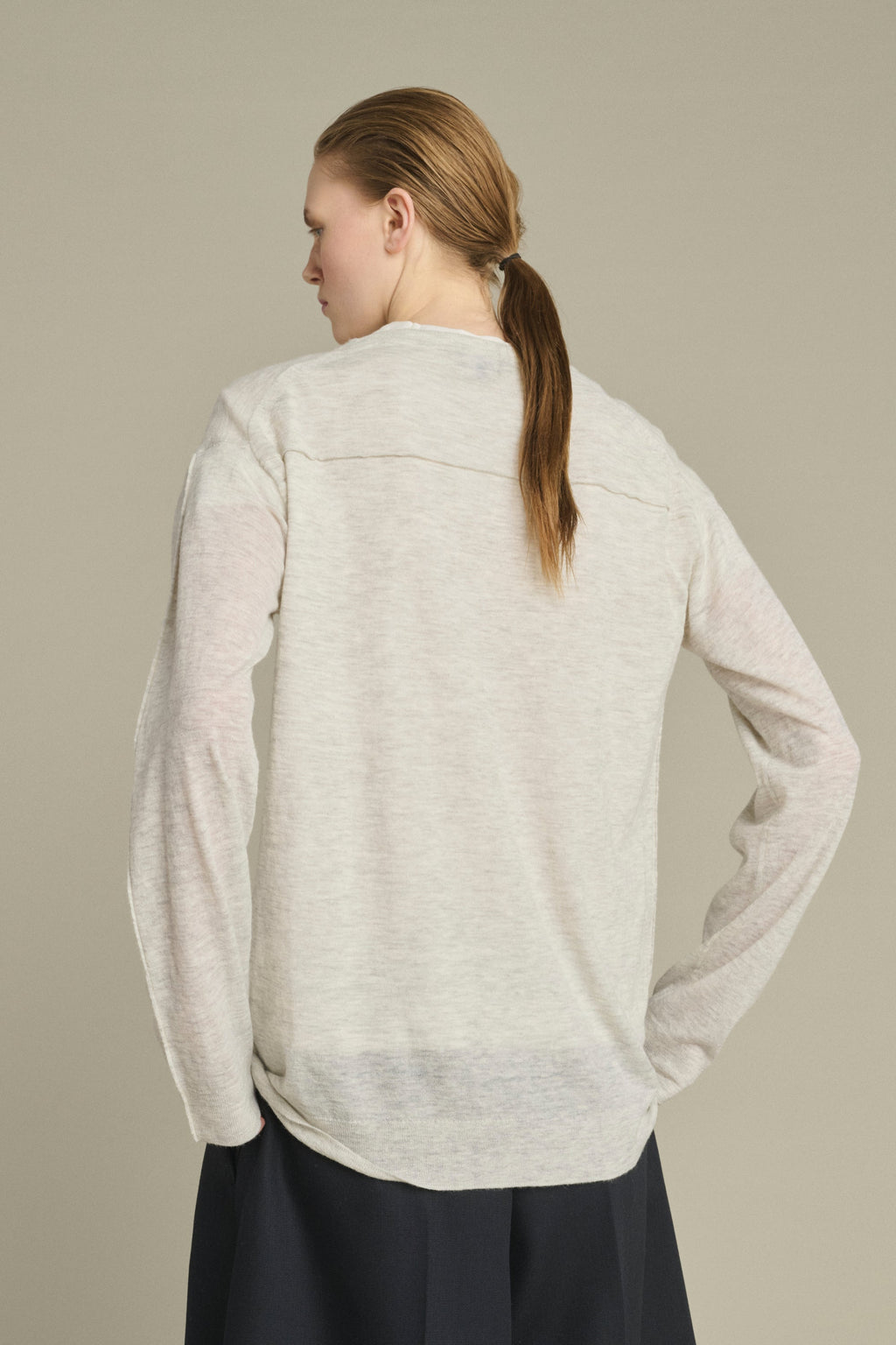 Pull ultra-fin à coutures apparentes