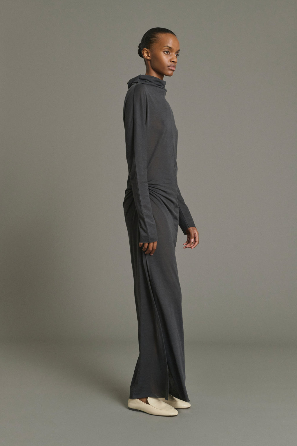 Robe longue drapée en jersey crêpe