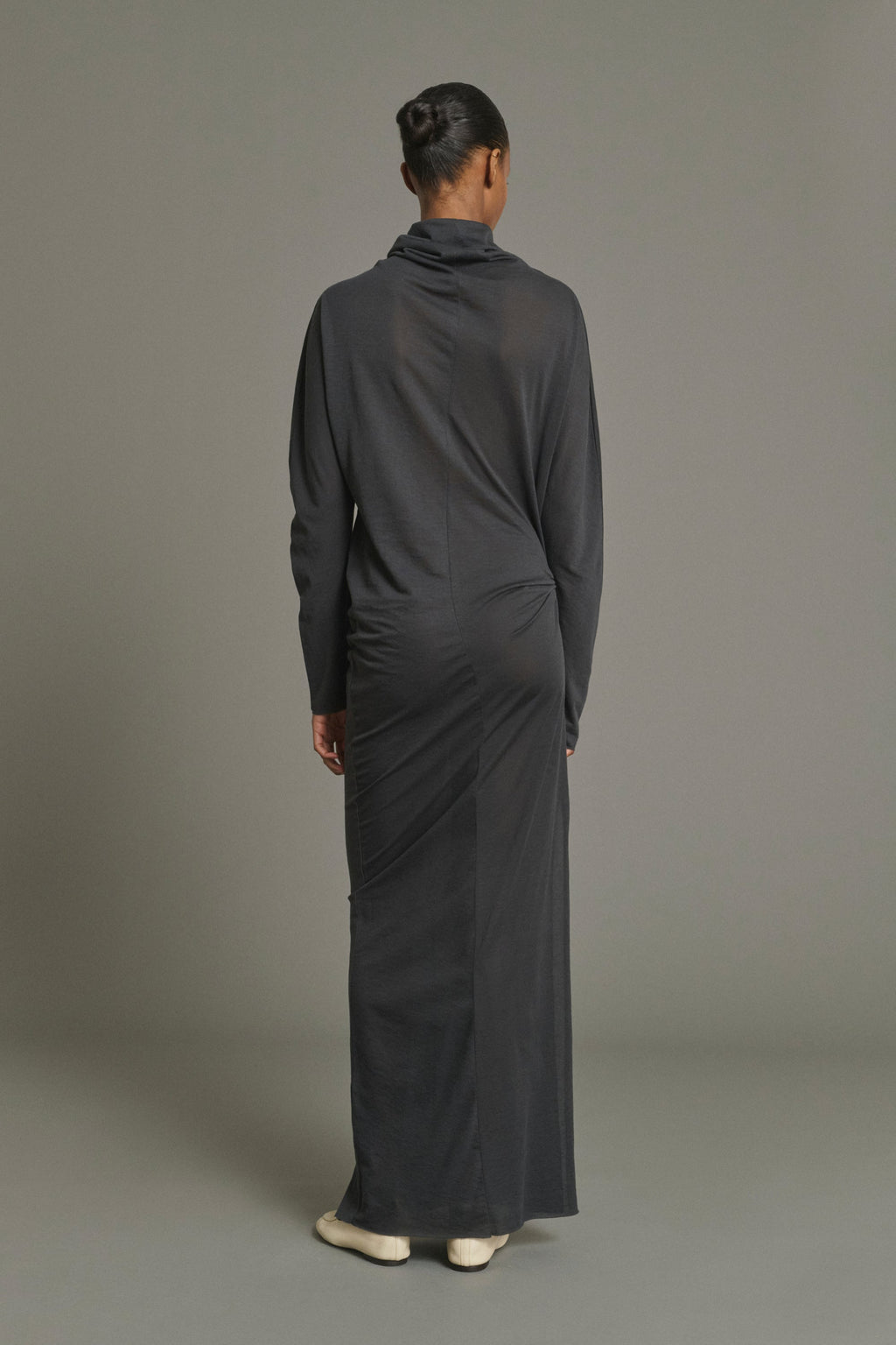Robe longue drapée en jersey crêpe