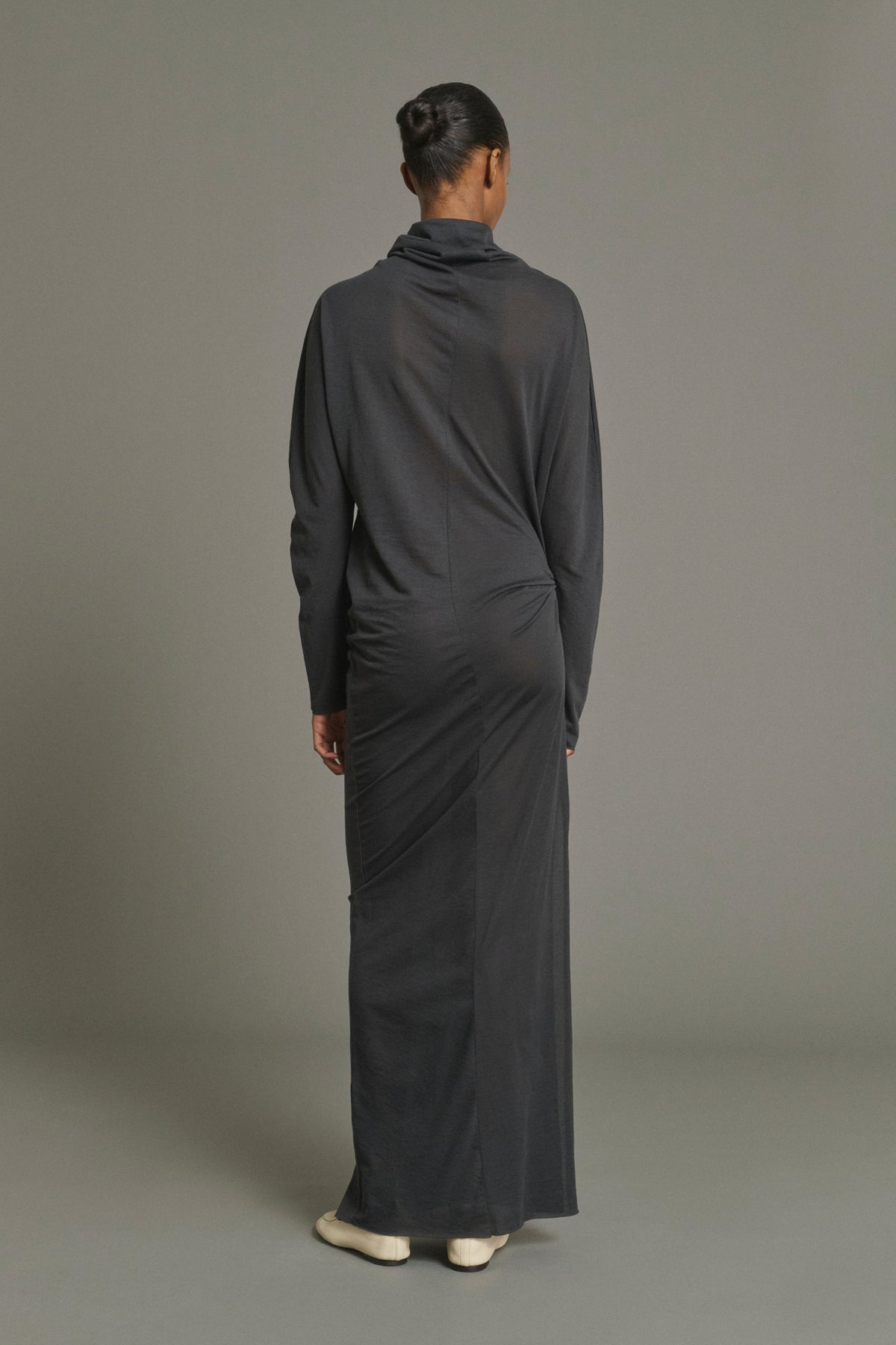 Robe longue drapée en jersey crêpe