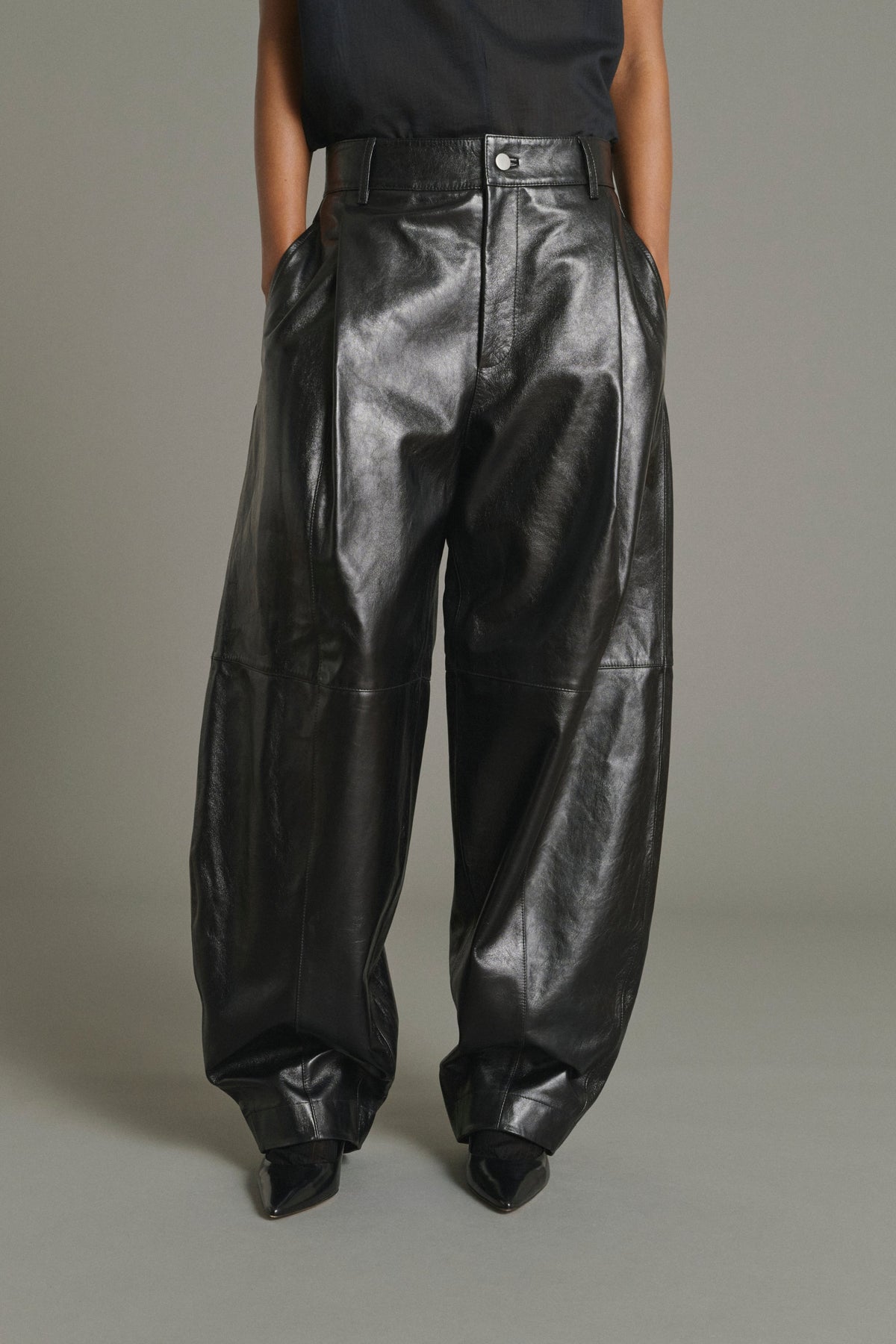 Pantalon barrel en cuir souple