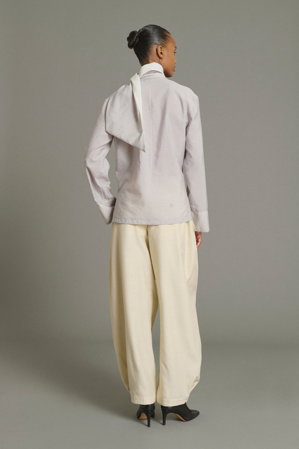Blouse contrastée à col foulard